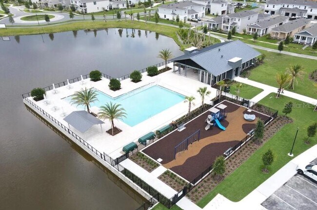 Building Photo - 792 Hyperion Dr