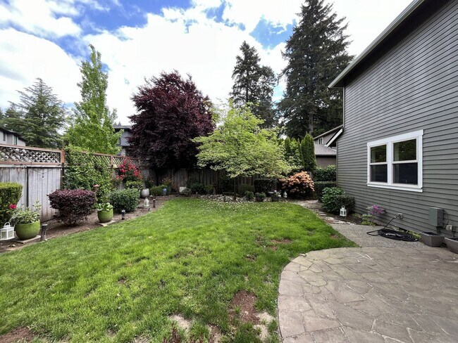 Building Photo - Luxury 5 Bedroom Home with Soaking Tub, Chef’s Kitchen & Expansive Primary Suite