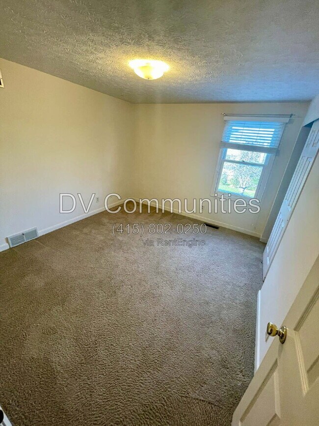 Building Photo - 32467 S Roundhead Dr