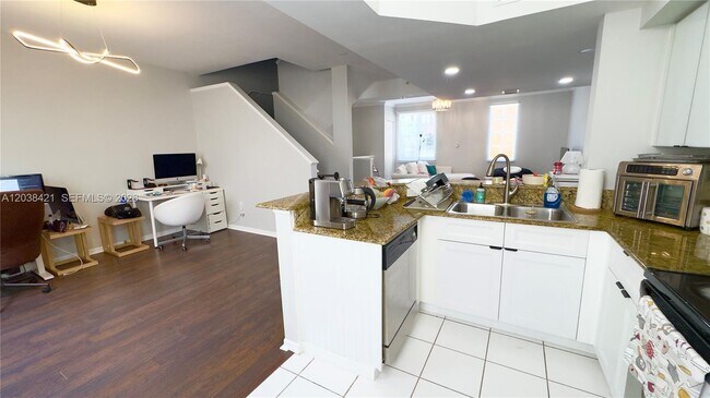 Building Photo - 2845 NE 185th St