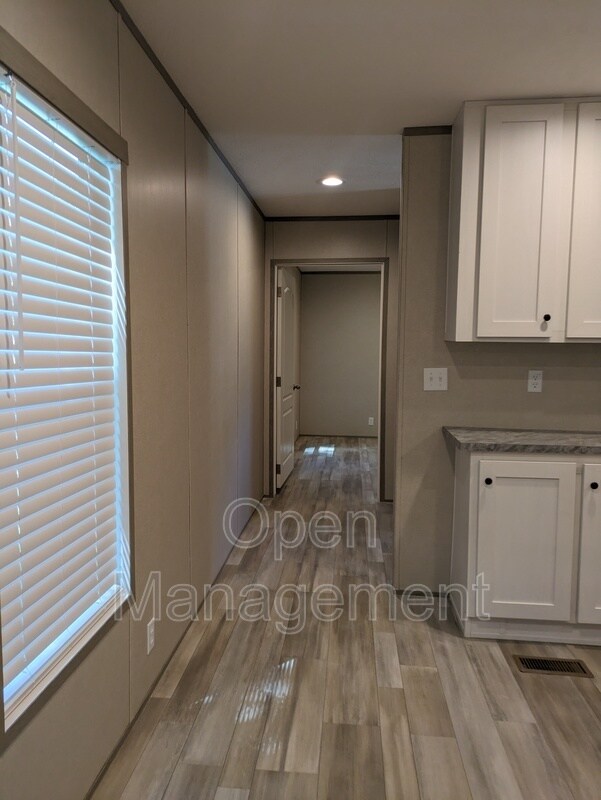 Building Photo - 4950 W Farm Rd 156