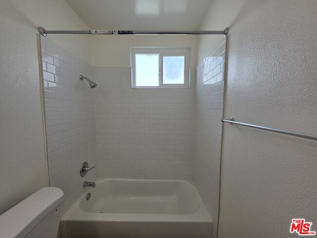 Building Photo - 2009 Carnegie Ln