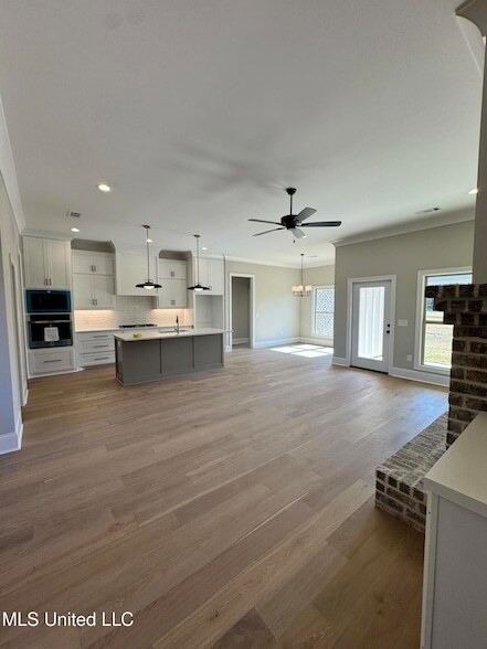 Building Photo - 115 Southern Oak Wy