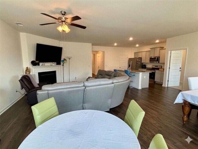 Building Photo - 95 Condor Ct