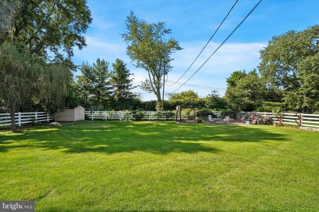 Building Photo - 2176 Meadowview Dr