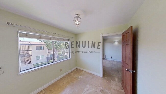 Building Photo - Second Floor Condo in Rossmoor Park Commun...