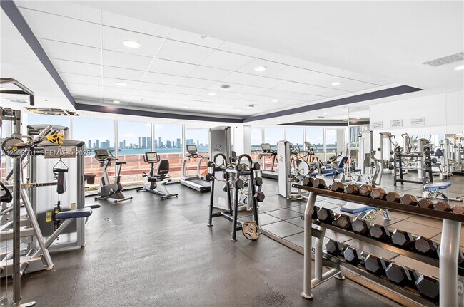 Building Photo - 1900 Sunset Harbour Dr