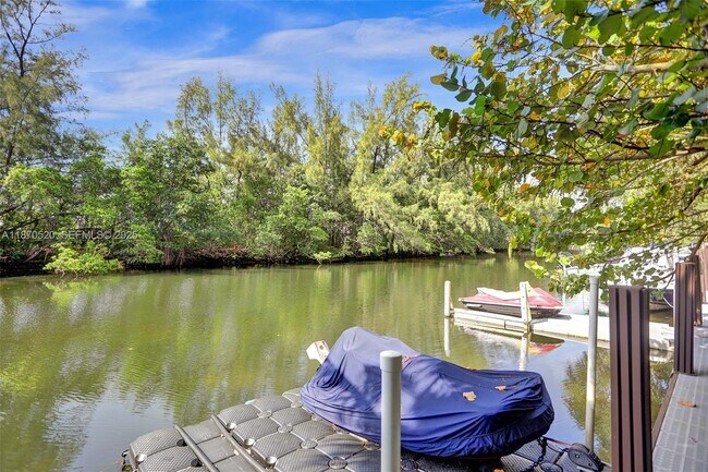 Building Photo - 1860 Venice Park Dr