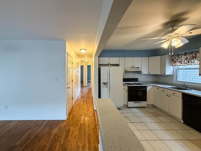 Building Photo - 513 AVENUE C