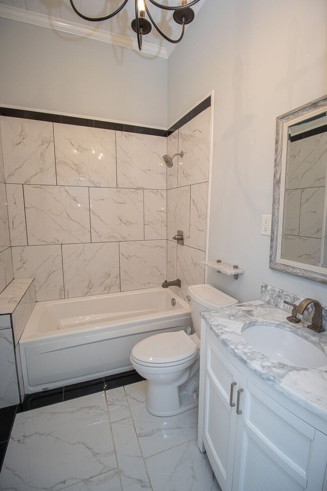 Building Photo - Historic Charm Meets Modern Living in Olympia – Walk to Williams-Brice Stadium!