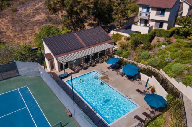 Primary Photo - *** MUST SEE 2/2.5 TOWNHOME WITH TWO CAR G...