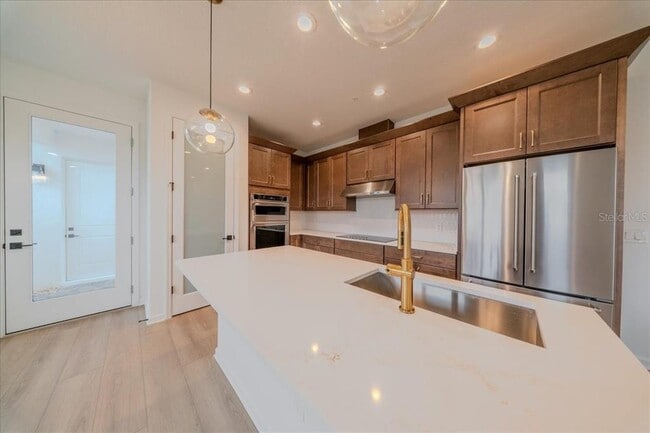 Building Photo - 1895 Pinecliff Dr