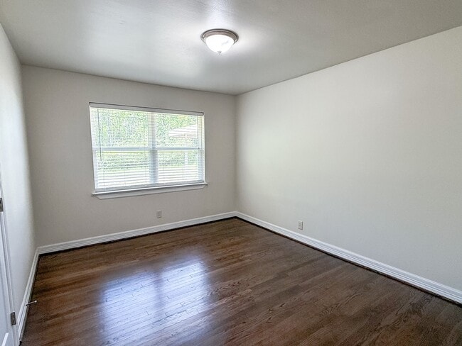 Building Photo - 7142 State Hwy 75 S