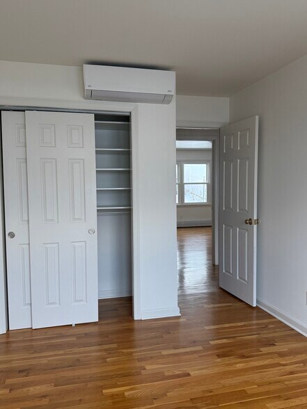 Building Photo - 724 6th St