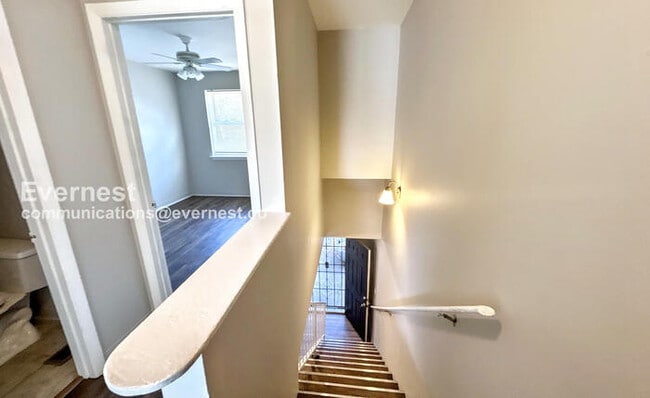 Building Photo - 1512 11th Ave N