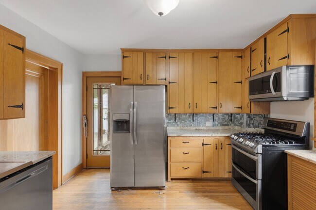 Building Photo - Charming 4 Bed, 2 Bath Home Steps from Elmwood Park