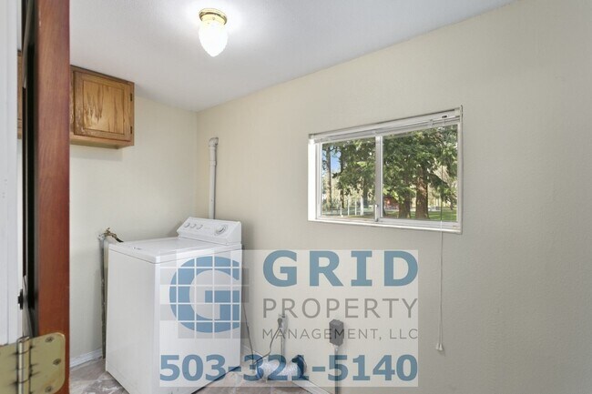 Building Photo - Spacious 3 Bedroom, 2 Bath Craftsman - Creston Park Neighborhood - A Must See!