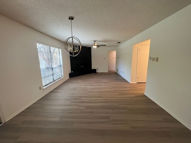 Building Photo - Single Family Home *LEASING SPECIAL AVAILA...