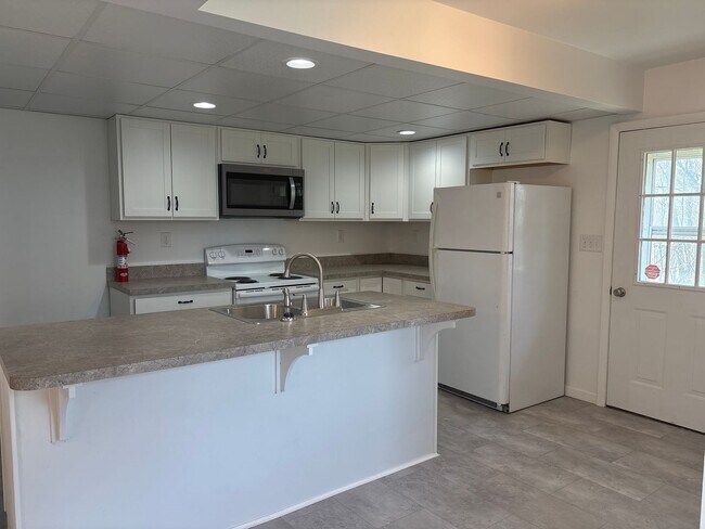 Building Photo - 1 Bedroom 1 Bath 2 Story Cottage-Suburban SD