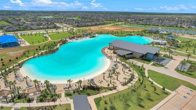 Building Photo - 2216 Inglenook Grv Dr