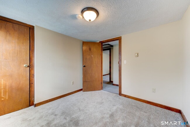 Building Photo - 8 Maple Ave