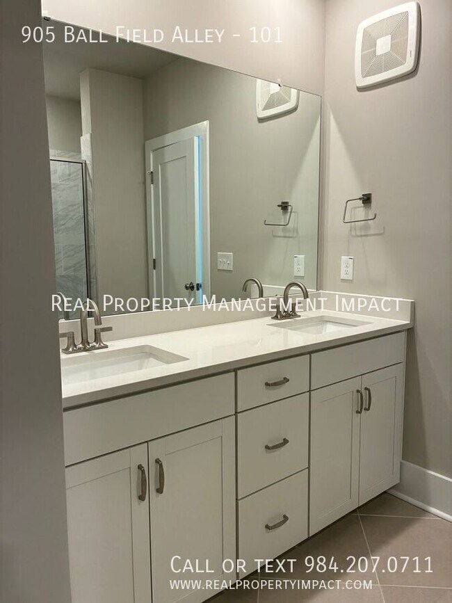 Building Photo - 112 Byrum St