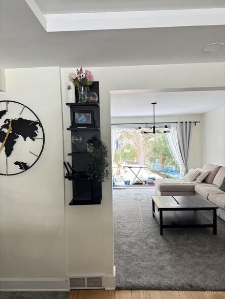 Building Photo - 1009 S Kinney Ave