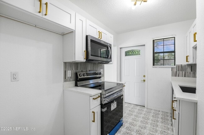 Building Photo - 5246 Sunderland Rd