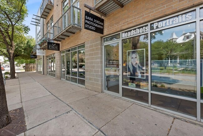 Primary Photo - 1601 E Cesar Chavez St