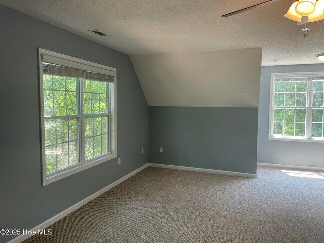 Building Photo - 151 Bayshore Dr