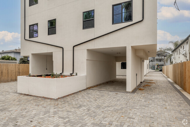 Rear Patio - 6238 Beck Ave