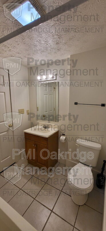 Building Photo - 24B N Mulberry St