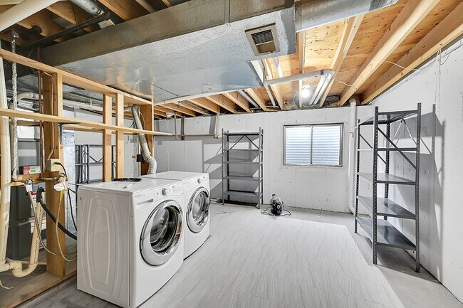 Building Photo - $2,700.00 - 3 Beds, 2.5 Baths, Townhouse i...