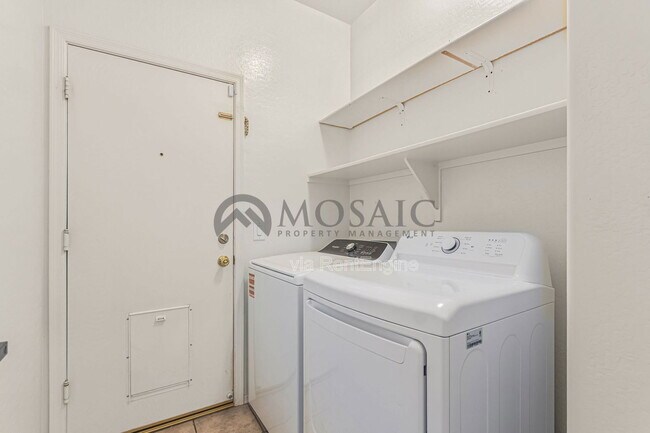 Building Photo - 105 E Piccolo Ct