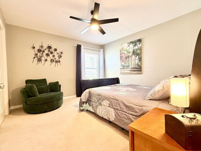 Building Photo - Live The Villages life: 3Bedrooms/2Baths furnished home with all the premier recreation access!