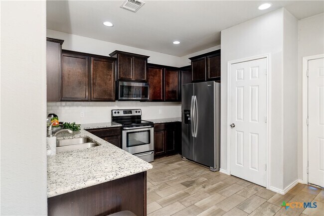 Building Photo - 5634 Stonehaven Dr