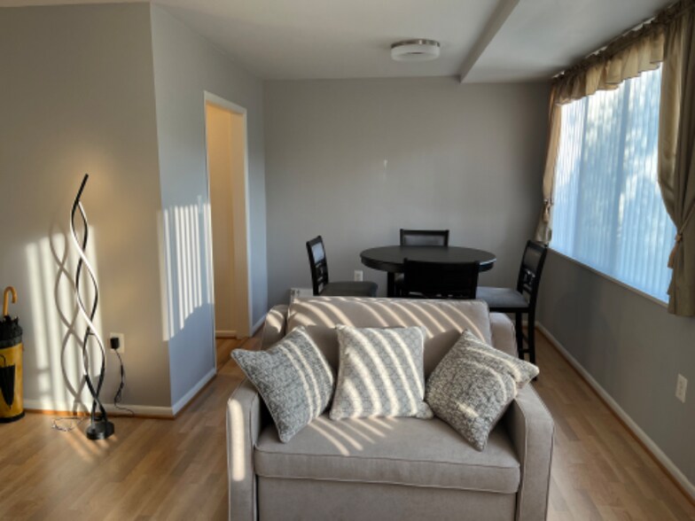 Building Photo - 10500 Rockville Pike