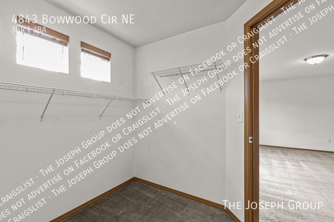 Building Photo - 4843 Bowwood Cir NE