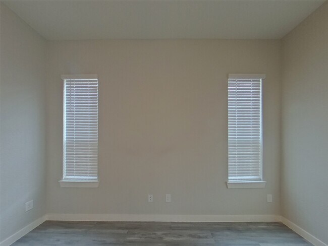 Building Photo - 9835 Willow Creek Commerce Dr