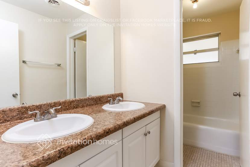 Building Photo - 1302 W Broward St