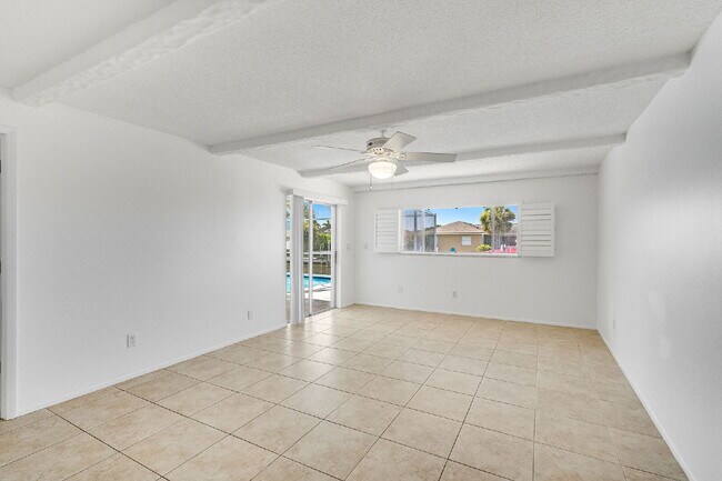 Building Photo - Direct Canal Front Home