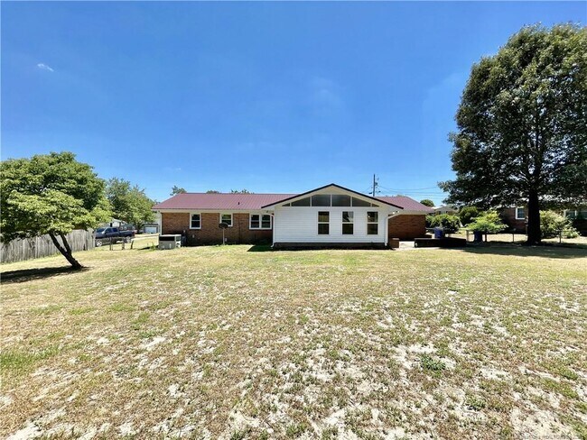 Building Photo - 621 Welsh Pl