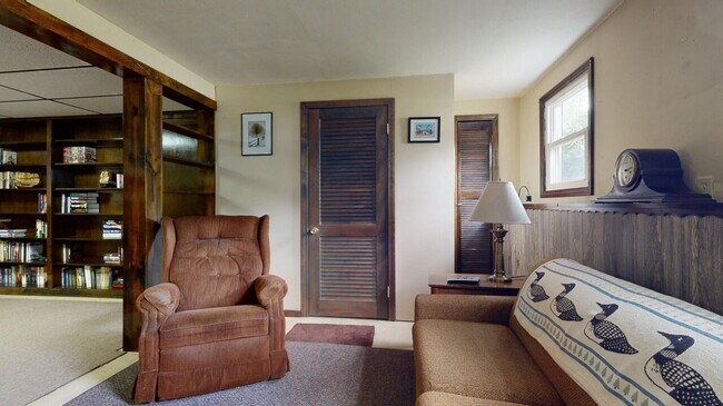 Building Photo - 3 bed, 2 bath house with solar panels! No ...
