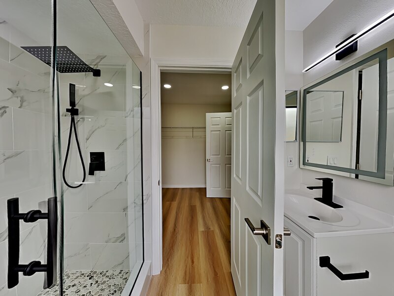 Building Photo - 739 Golden Sunshine Cir