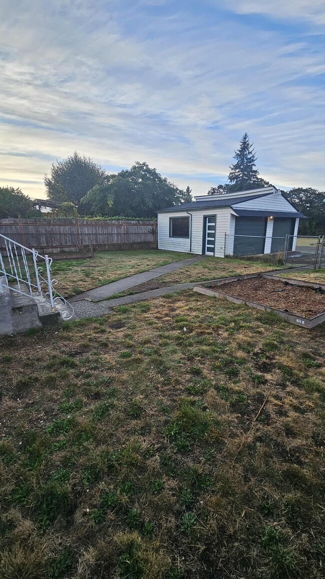 Building Photo - 602 Louviers Ave