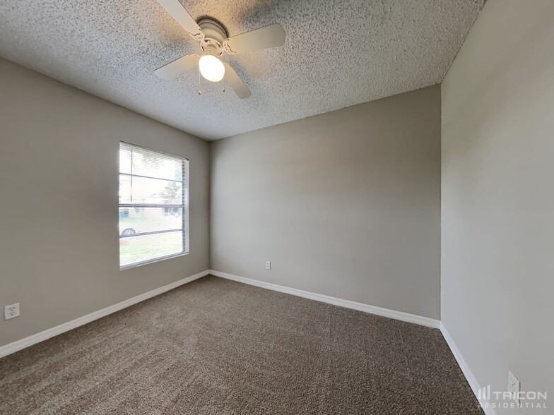 Building Photo - 1534 Thistledown Dr