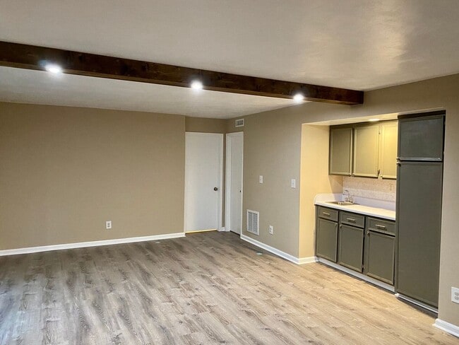 Building Photo - Beautiful Waterfront home with private dock