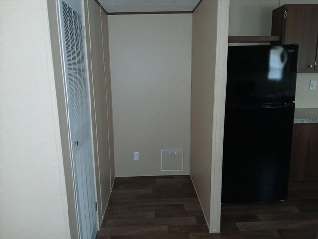 Building Photo - 7070 FM1115