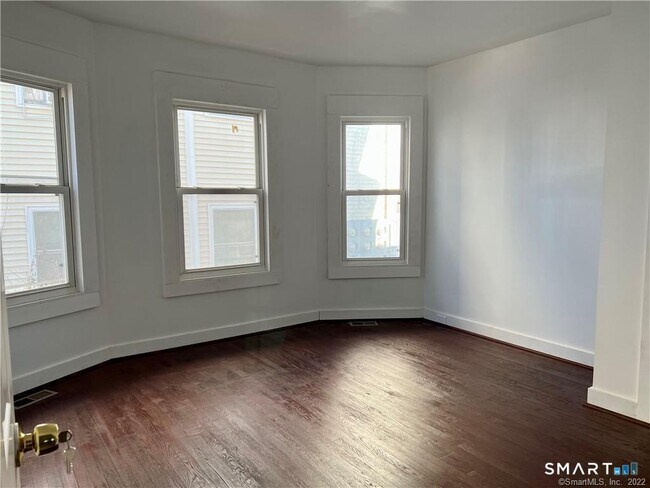 Building Photo - 265 Bunnell St