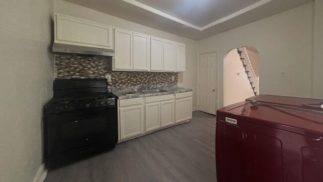 Building Photo - Modern 4-Bedroom Gem with Designer Finishes